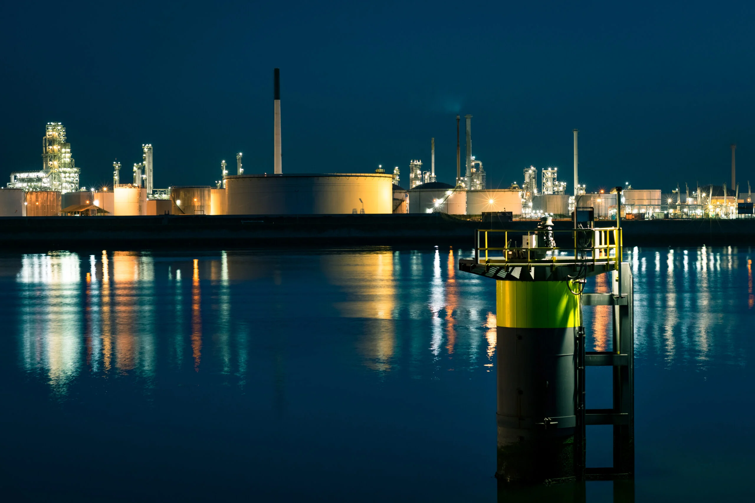 industry-riverside-europoort-near-rotterdam-netherlands